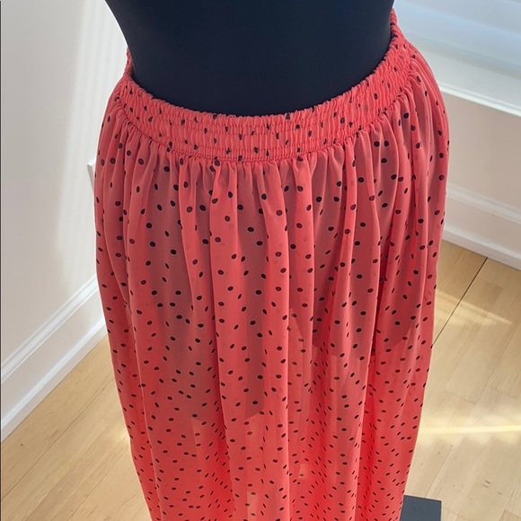 Skirt ✨ - Picture 2 of 3